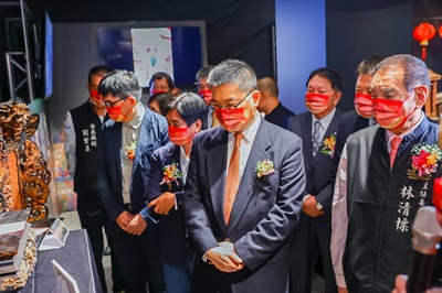 內政部徐國勇部長及立法委員林淑芬、吳琪銘蒞臨參展